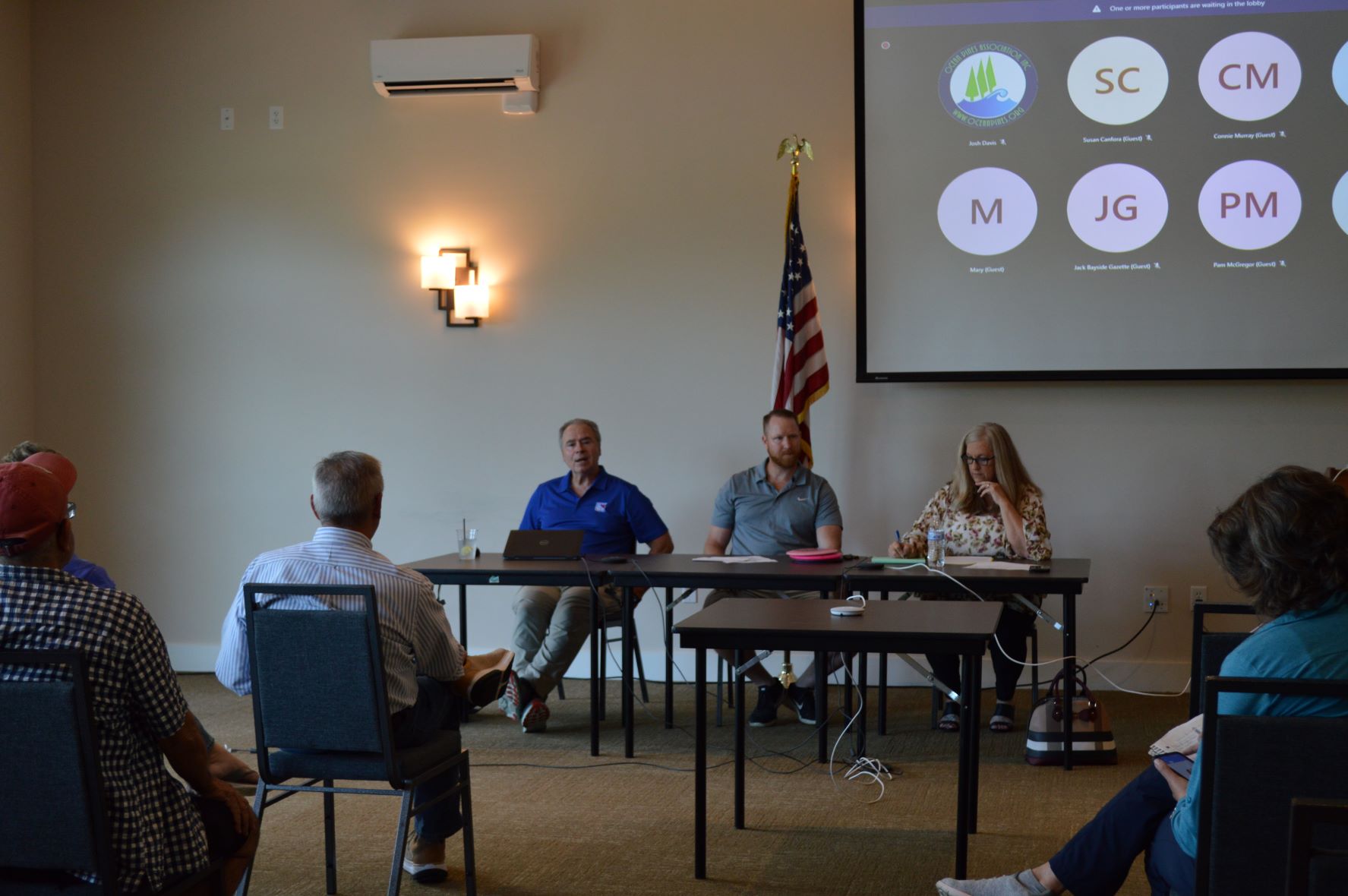 Pines residents discuss disc golf course